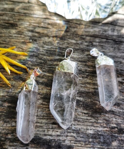 Alternative view of Tyrieji Kalnų krištolo kaklo pakabukai