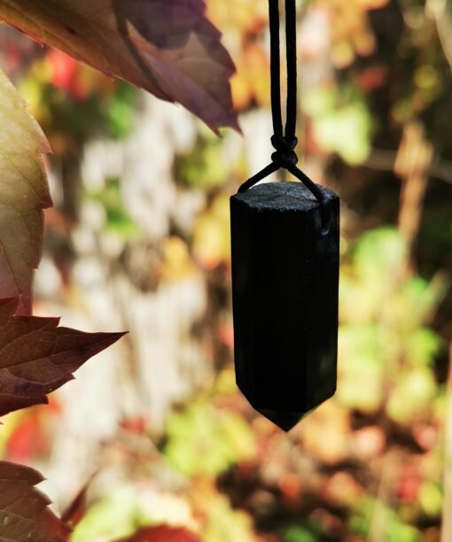 Alternative view of Juodojo obsidiano pakabukas